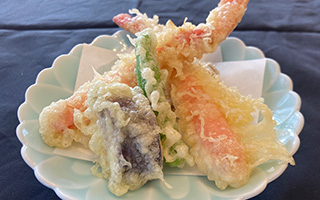 かに天ぷら（足2本と野菜の天ぷら）