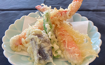 かに天ぷら（足2本と野菜の天ぷら）